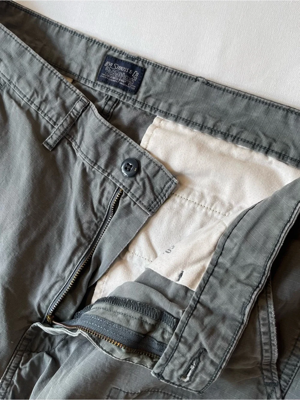Levis Shorts Mens 34 Gray Cotton Cargo Utility Casual Distressed Skater Street